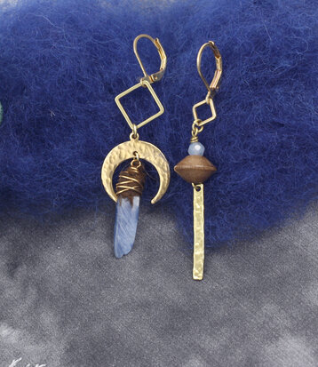 Halve maan blauw steen oorhangers