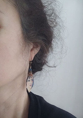 Vrouw gezicht oorbellen