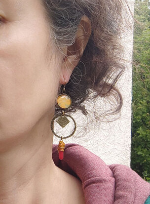Brons oorbellen met vintage bloemen