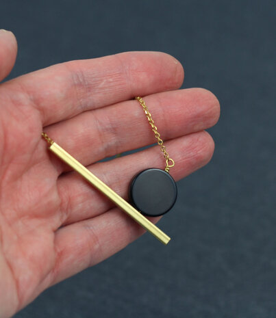 Korte geometrische maan ketting