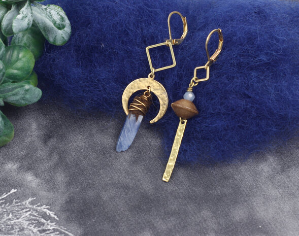 Halve maan blauw steen oorhangers