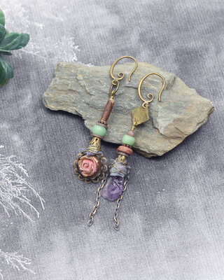 Vintage roos met amethist oorbellen