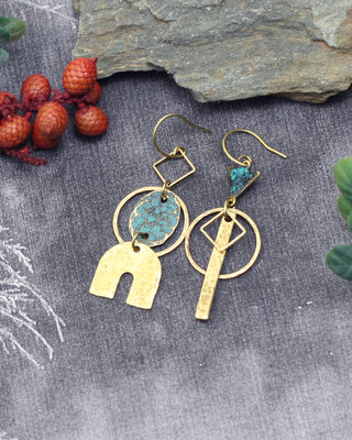 Geometrische turquoise oorhangers