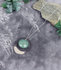 Lange halve maan halssnoer met groene steen_